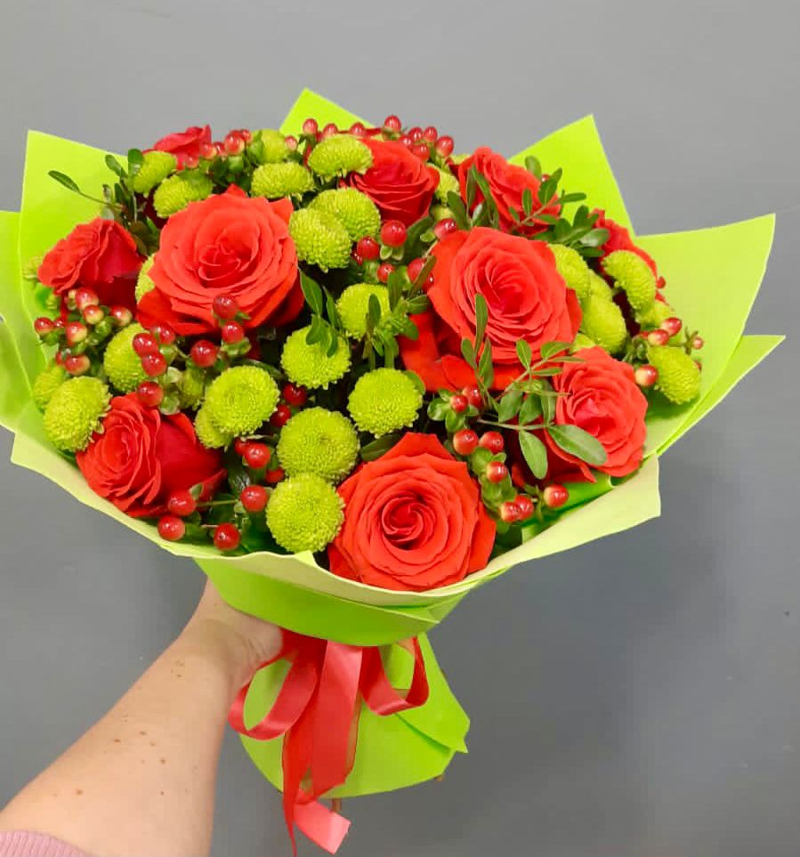 Букет цветов из: Хризантемы и Розы в Болгаре