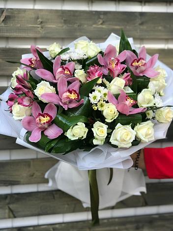 Букет цветов из: Розы и Хризантемы в Болгаре