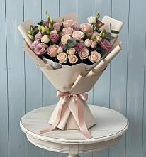 Букет цветов из:  Розы и Лизиантусы в Болгаре