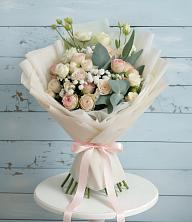 Букет цветов из:  Розы и Лизиантусы в Болгаре