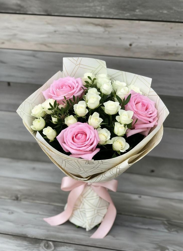 Букет цветов из: Розы в Болгаре