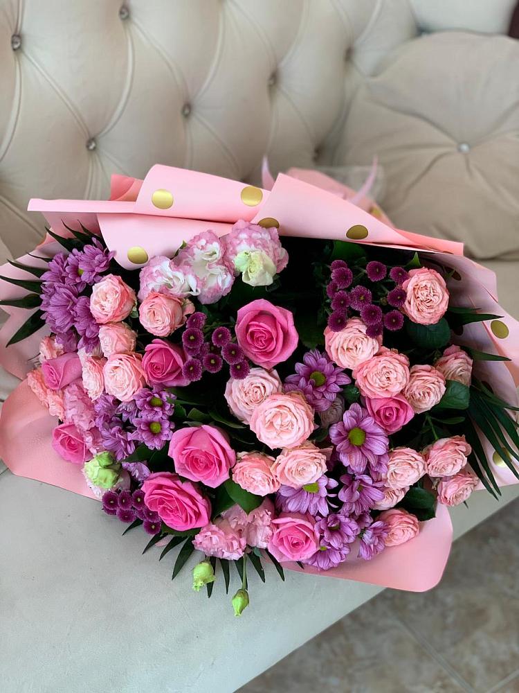 Букет цветов из: Хризантемы, Розы и Лизиантусы в Болгаре