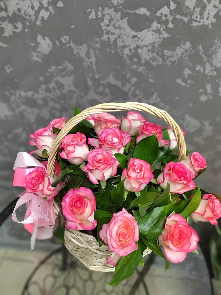 Цветочная композиция из Розы в корзине в Болгаре