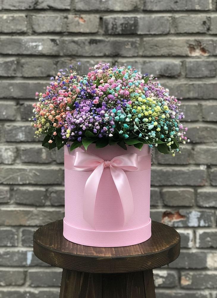 Цветочная композиция из Гипсофила и Розы в шляпной коробке в Болгаре