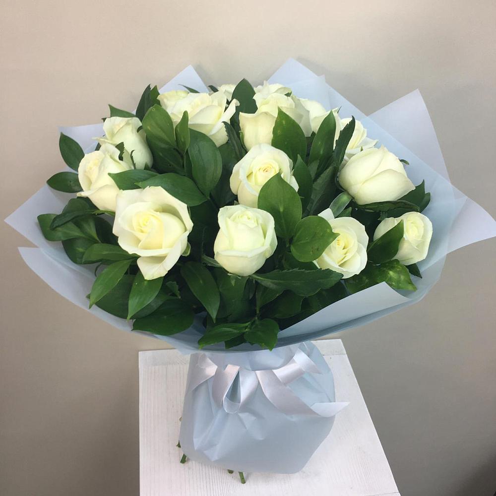 Букет 15 Белых роз Проуд в Болгаре
