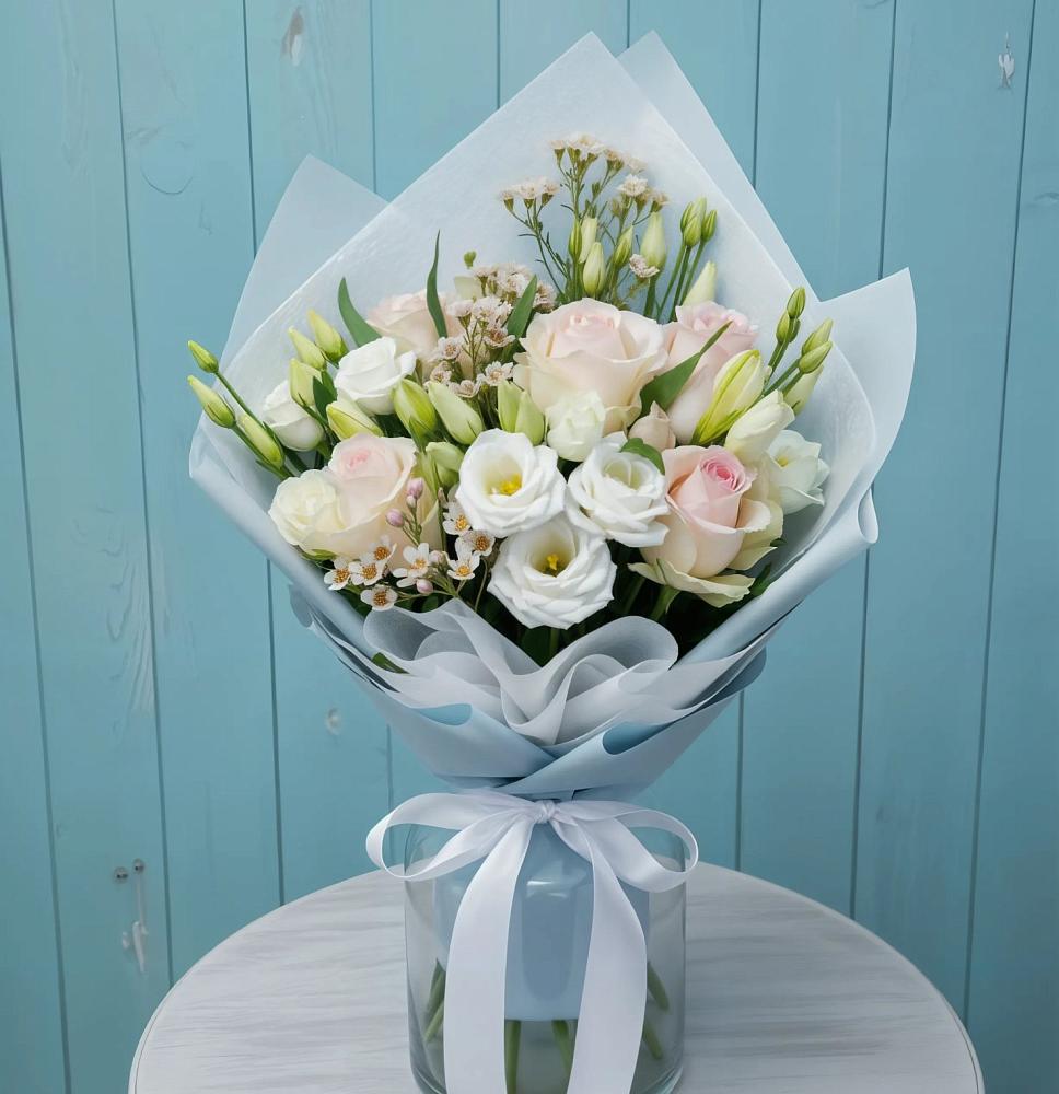 Букет цветов из: Розы и Лизиантусы в Болгаре