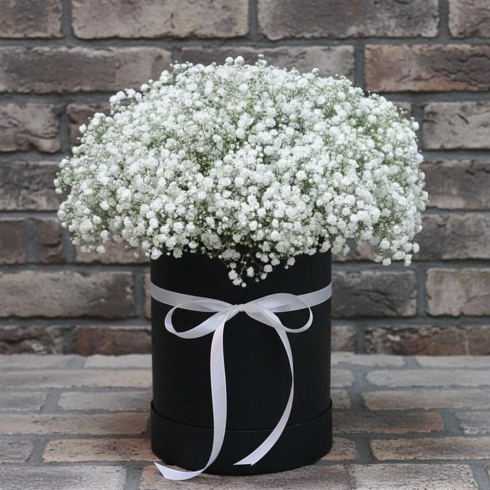 Цветочная композиция из Гипсофила в шляпной коробке в Болгаре