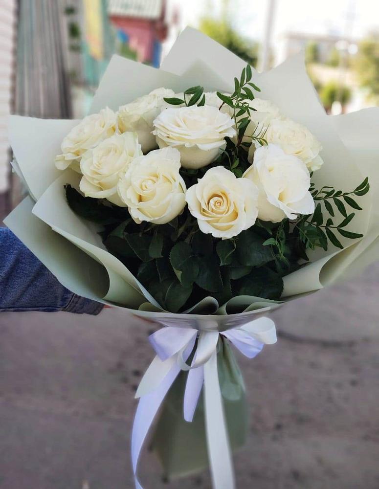Букет Белые розы Проуд в Болгаре