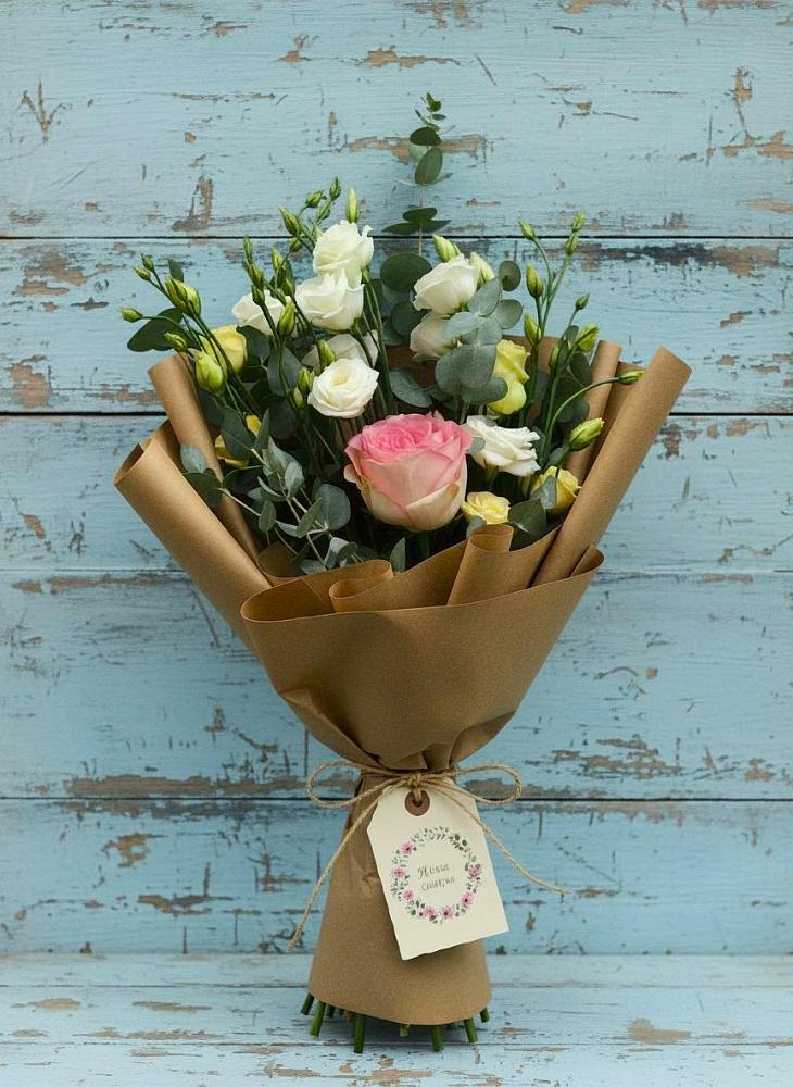 Букет цветов из: Розы и Лизиантусы в Болгаре