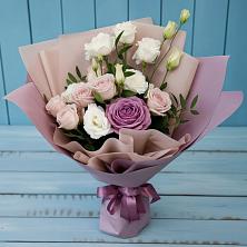 Букет цветов из:  Розы и Лизиантусы в Болгаре