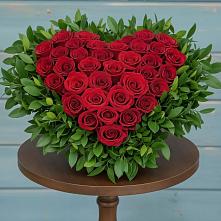 Цветочная композиция из Розы в виде сердца в Болгаре