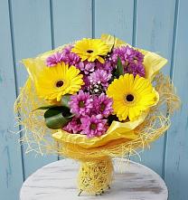 Букет цветов из:  Хризантемы и Герберы в Болгаре