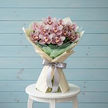 Букет цветов из:  Орхидеи и Розы в Болгаре