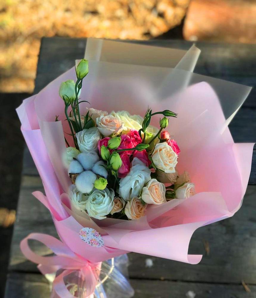 Букет цветов из: Розы и Лизиантусы в Болгаре