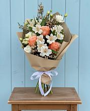 Букет цветов из:  Альстромерии, Лизиантусы, Розы и Хризантемы в Болгаре