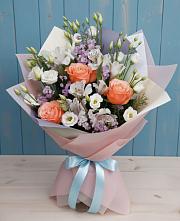 Букет цветов из:  Лизиантусы, Розы, Альстромерии и Гипсофила в Болгаре