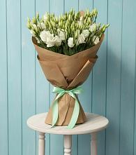 Букет цветов из:  Лизиантусы в Болгаре