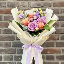 Букет цветов из:  Лизиантусы и Розы в Болгаре