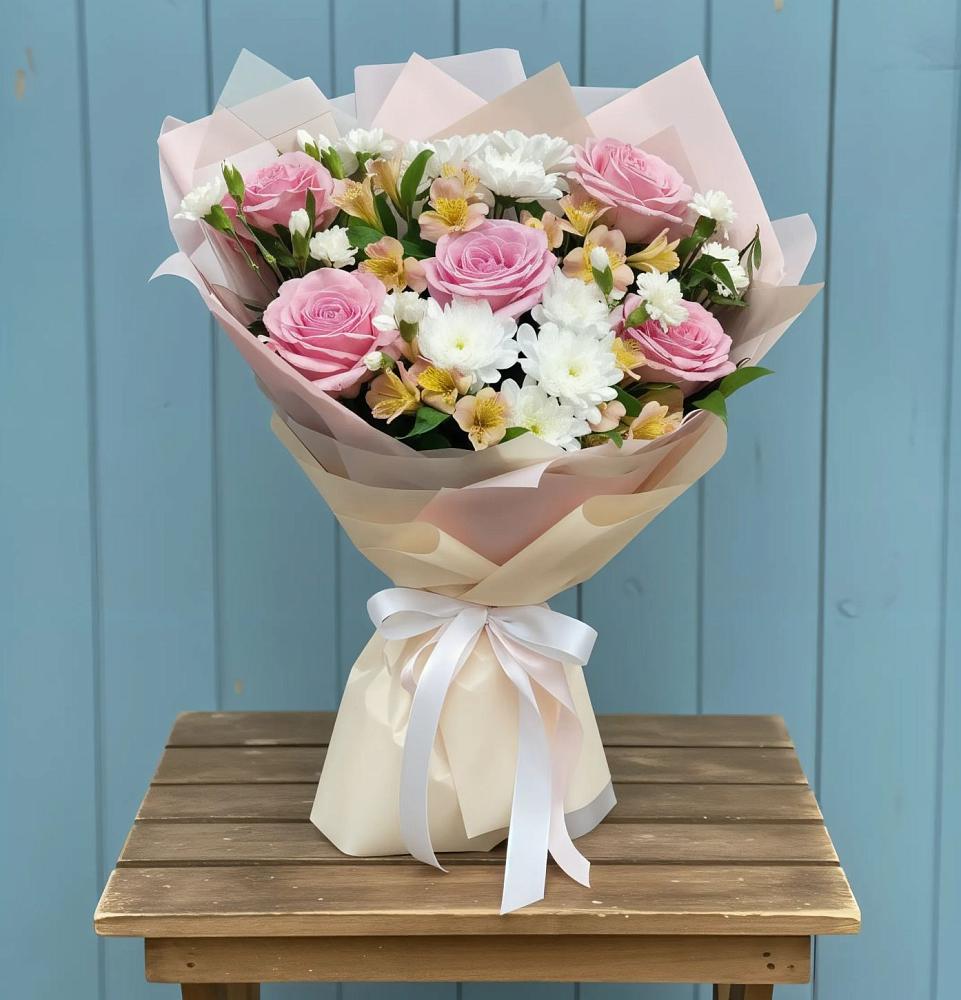 Букет цветов из: Гвоздики, Орхидеи и Розы в Болгаре