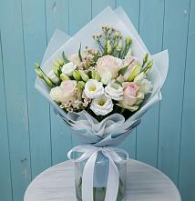 Букет цветов из:  Розы и Лизиантусы в Болгаре