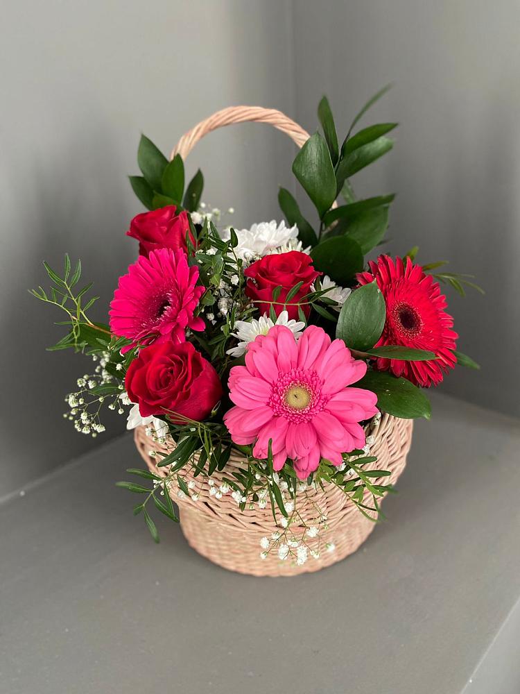 Цветочная композиция из Розы, Хризантемы и Герберы в корзине в Болгаре