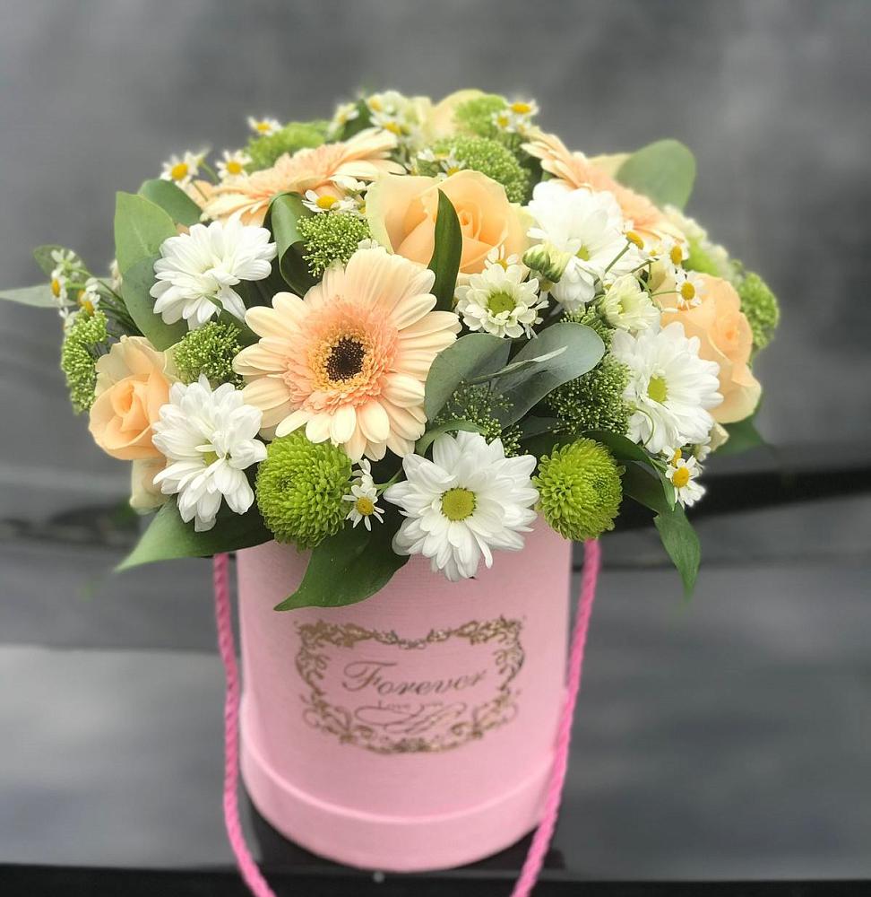 Цветочная композиция из Розы, Герберы и Хризантемы в шляпной коробке в Болгаре