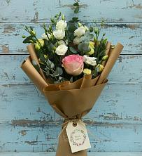 Букет цветов из:  Розы и Лизиантусы в Болгаре
