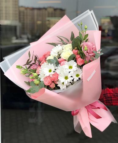 Букет цветов из: Розы, Лизиантусы и Хризантемы в Болгаре