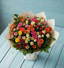 Букет Микс из разноцветных кустовых роз в Болгаре