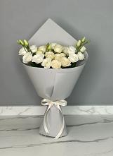 Букет цветов из:  Розы и Лизиантусы в Болгаре